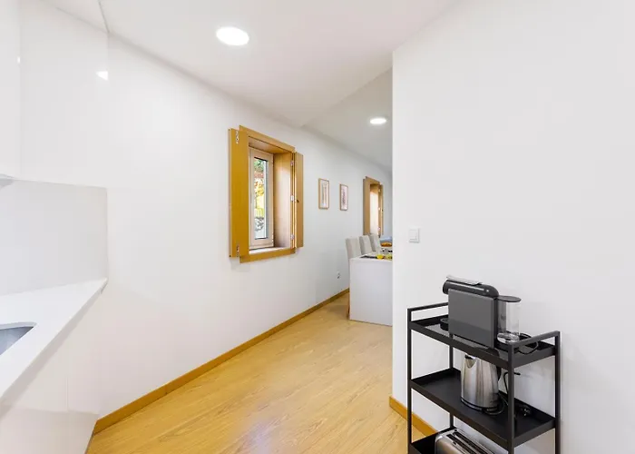 Apartman Modern & Flat W/ Garage By Hostwise