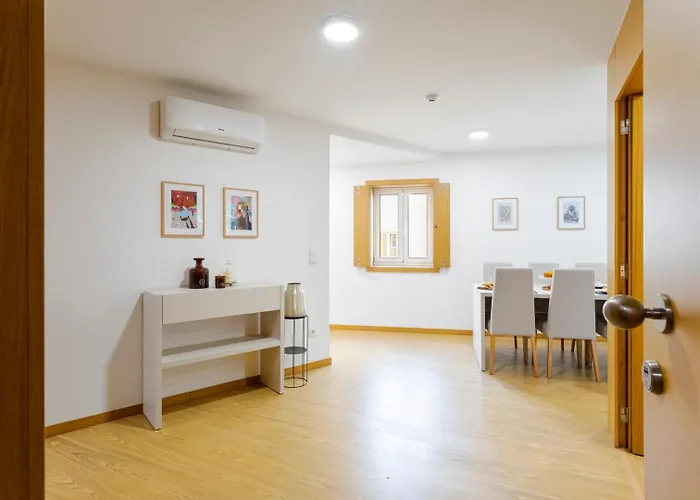 Apartman Modern & Flat W/ Garage By Hostwise