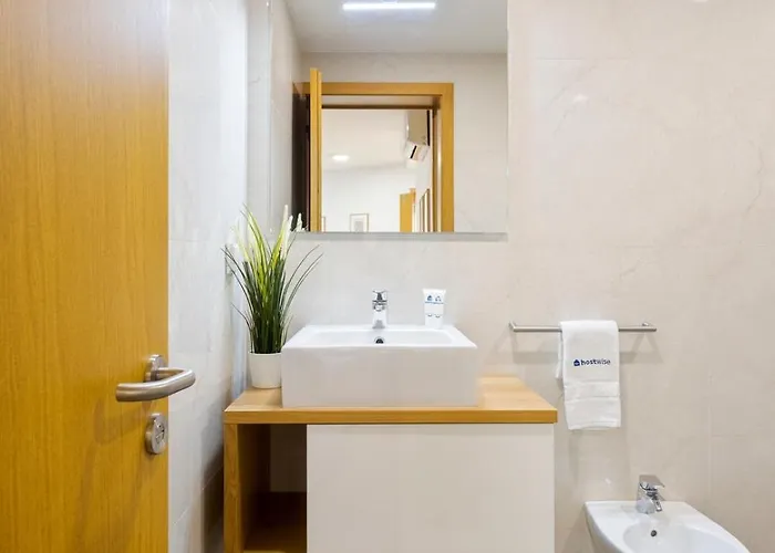 Lägenhet Modern & Flat W/ Garage By Hostwise Oporto