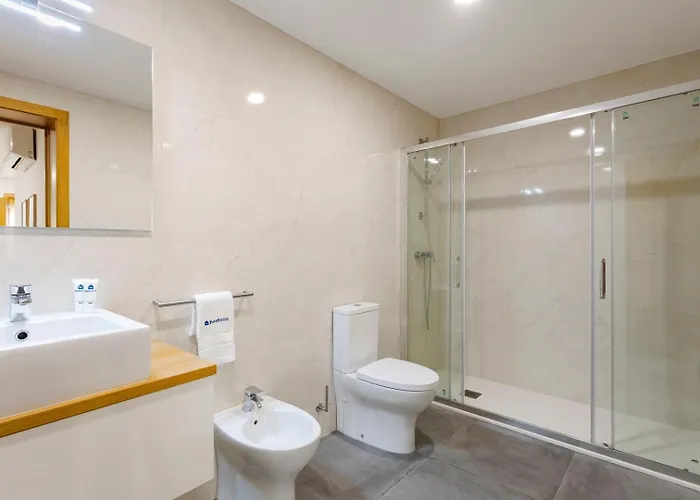 Lägenhet Modern & Flat W/ Garage By Hostwise